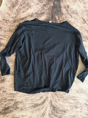 lululemon athletica Black Long-Sleeve Women's Tee